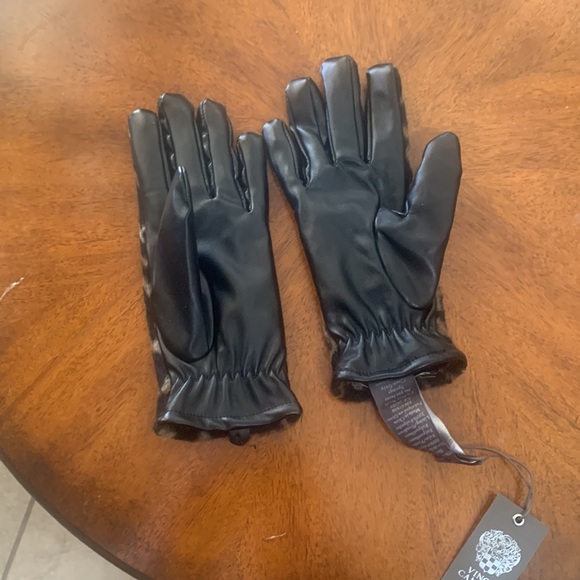 Stunning NWT animal print gloves! - Picture 2 of 2